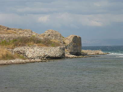Castle Wall (39.2908, 26.0193)