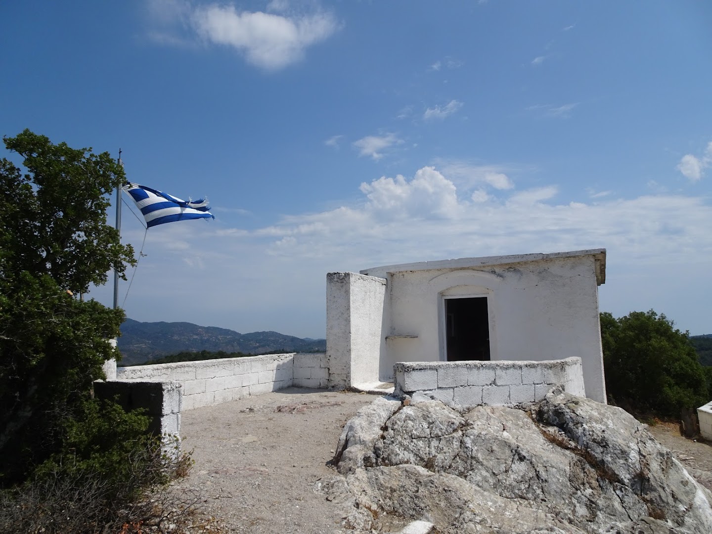 Church (39.0285, 26.3090)