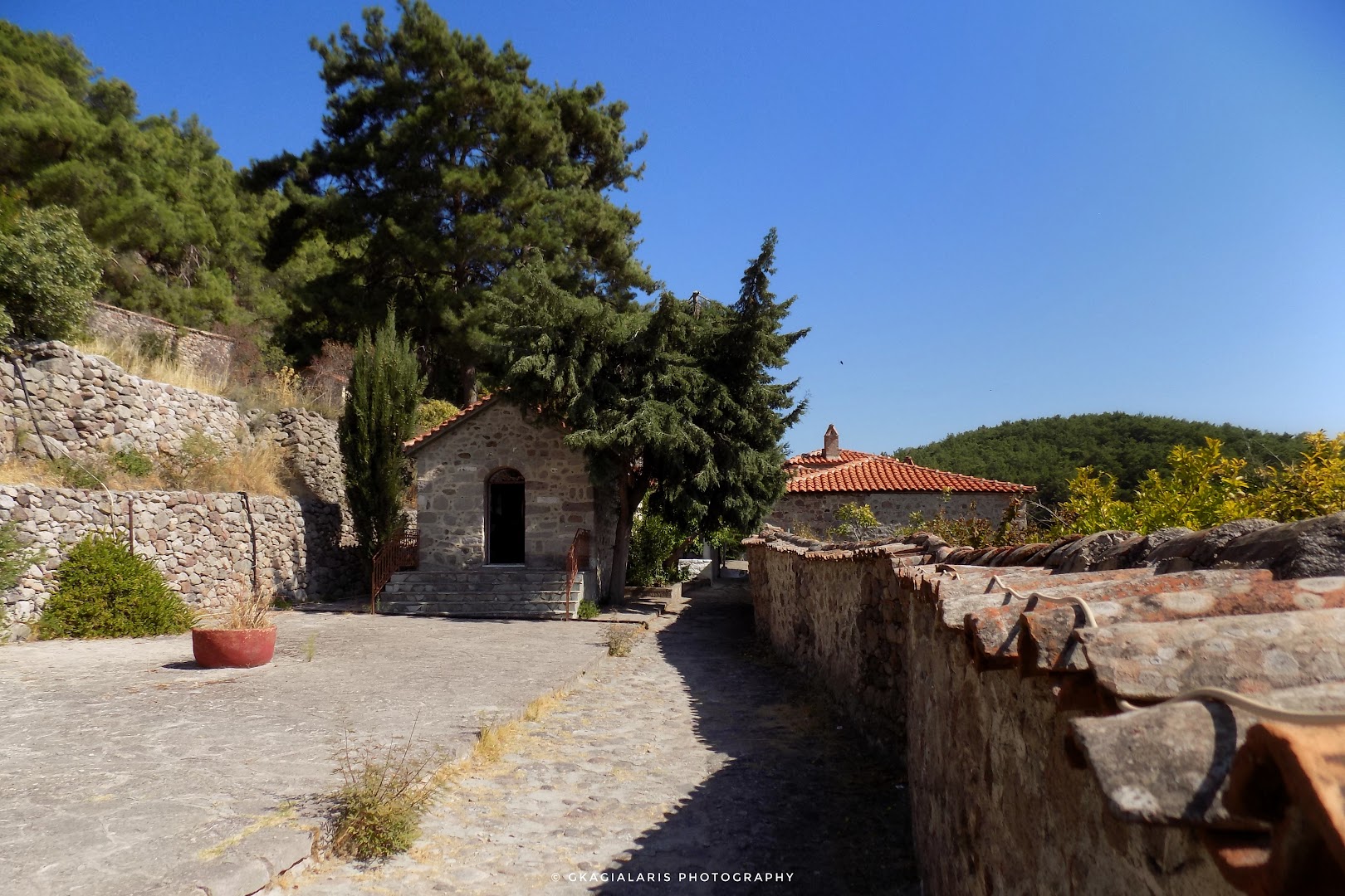 Church (39.2516, 26.1737)