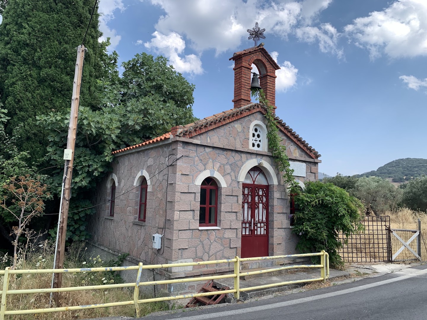 Church (39.3283, 26.1789)