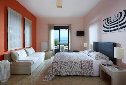 Holiday Apartment with Terrace & Pool