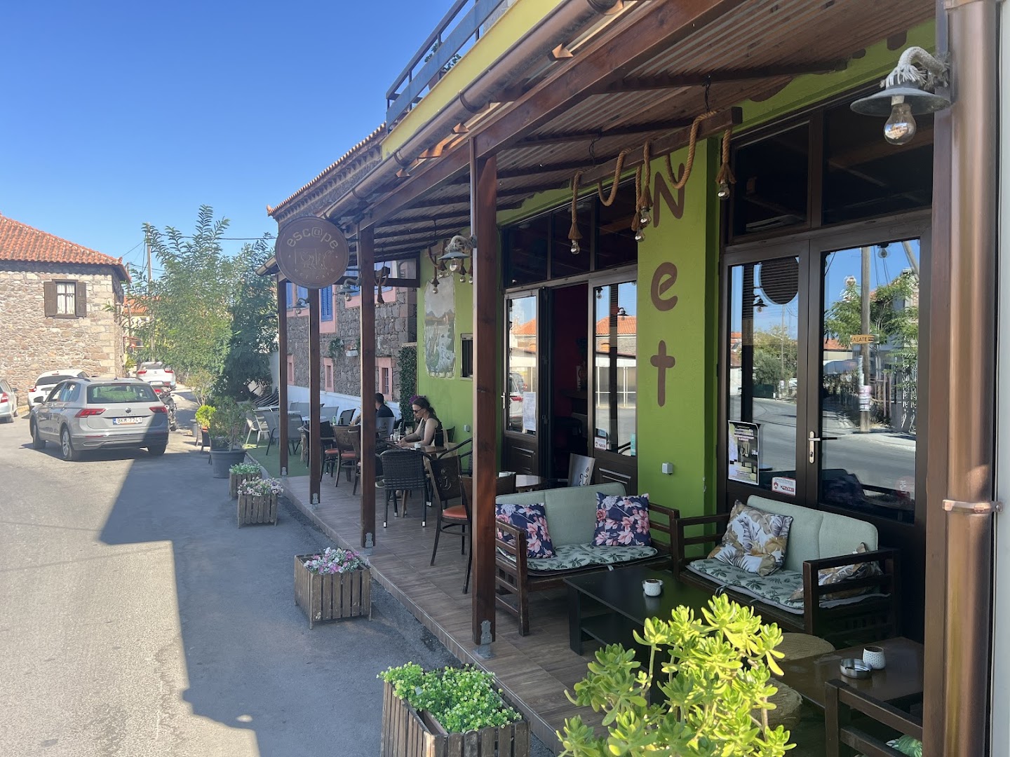 Cafe Net Bar Escape