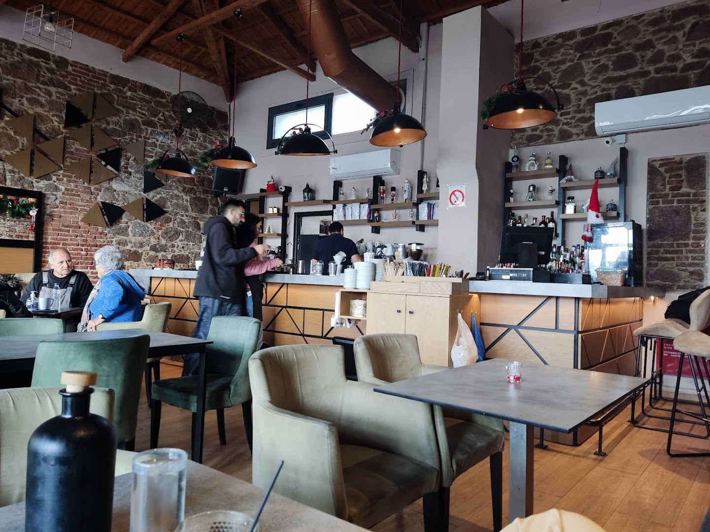 Caprice Cafe-Bar