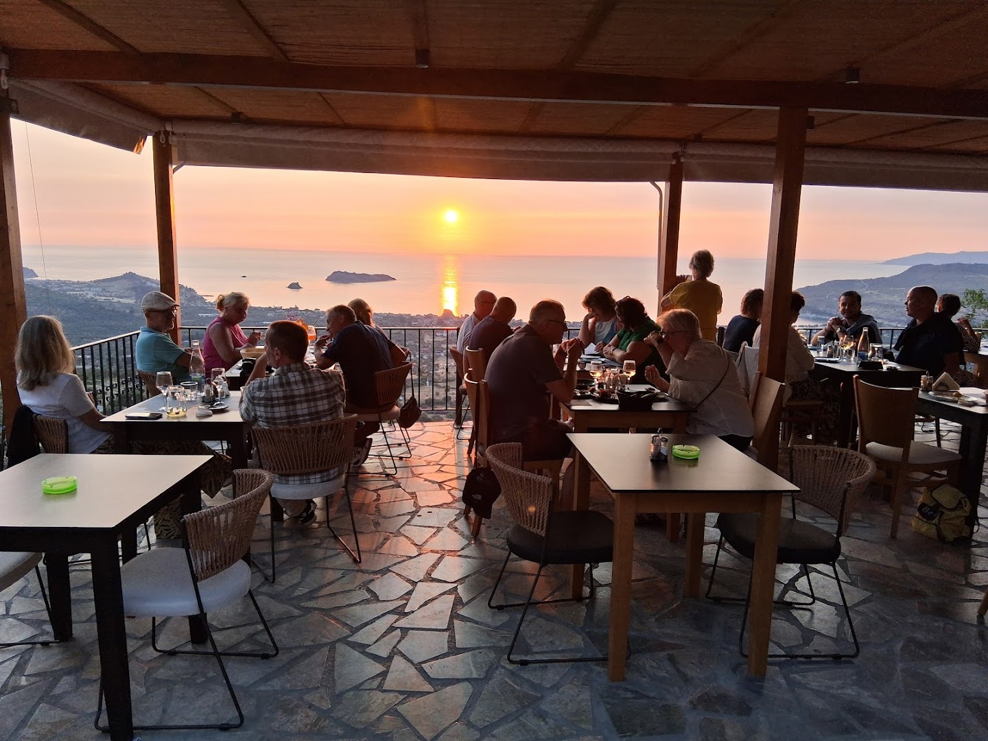 Cloud 10 Tavern