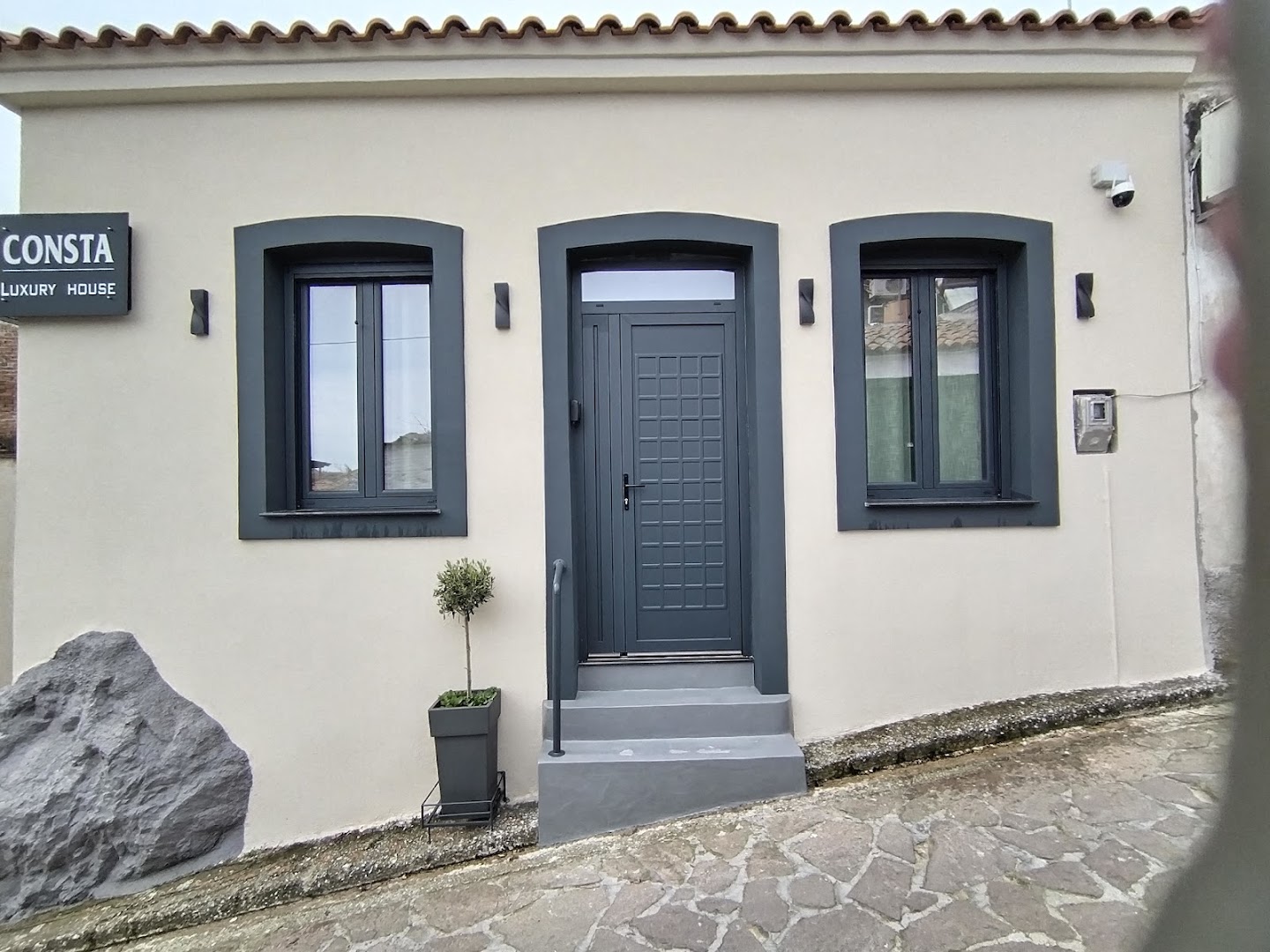 Consta Luxury House