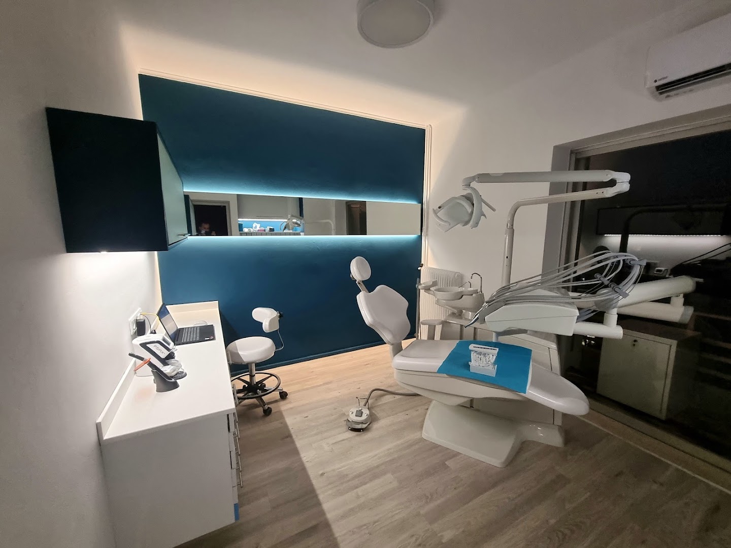 Dental Clinic Dr.Moirasgentis Panagiotis