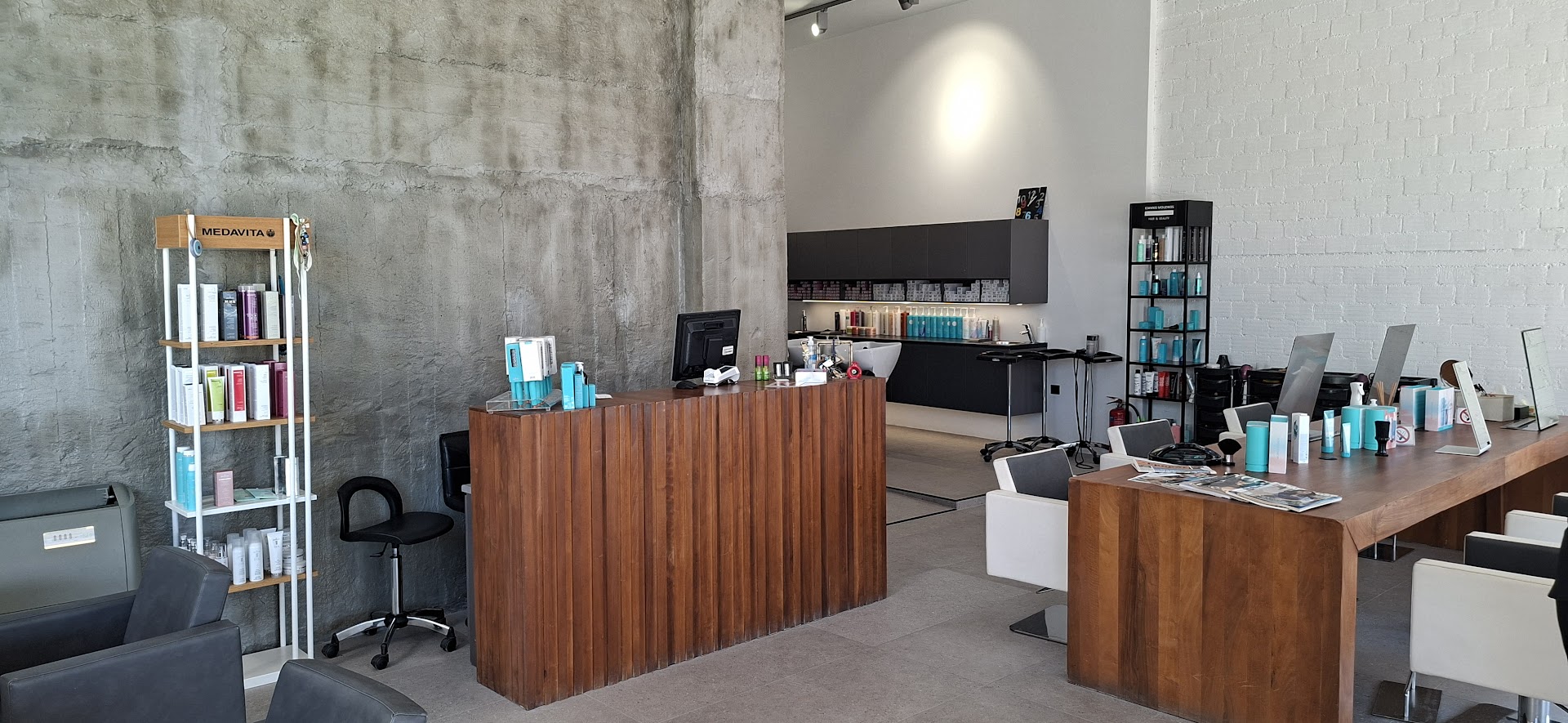 Ioannis Mouzikos Hair Salon