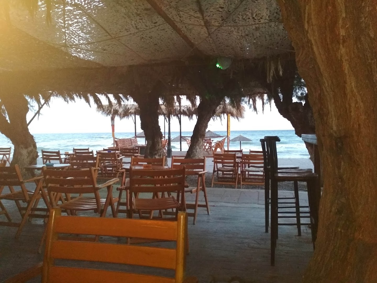 Isalos All Day Bar