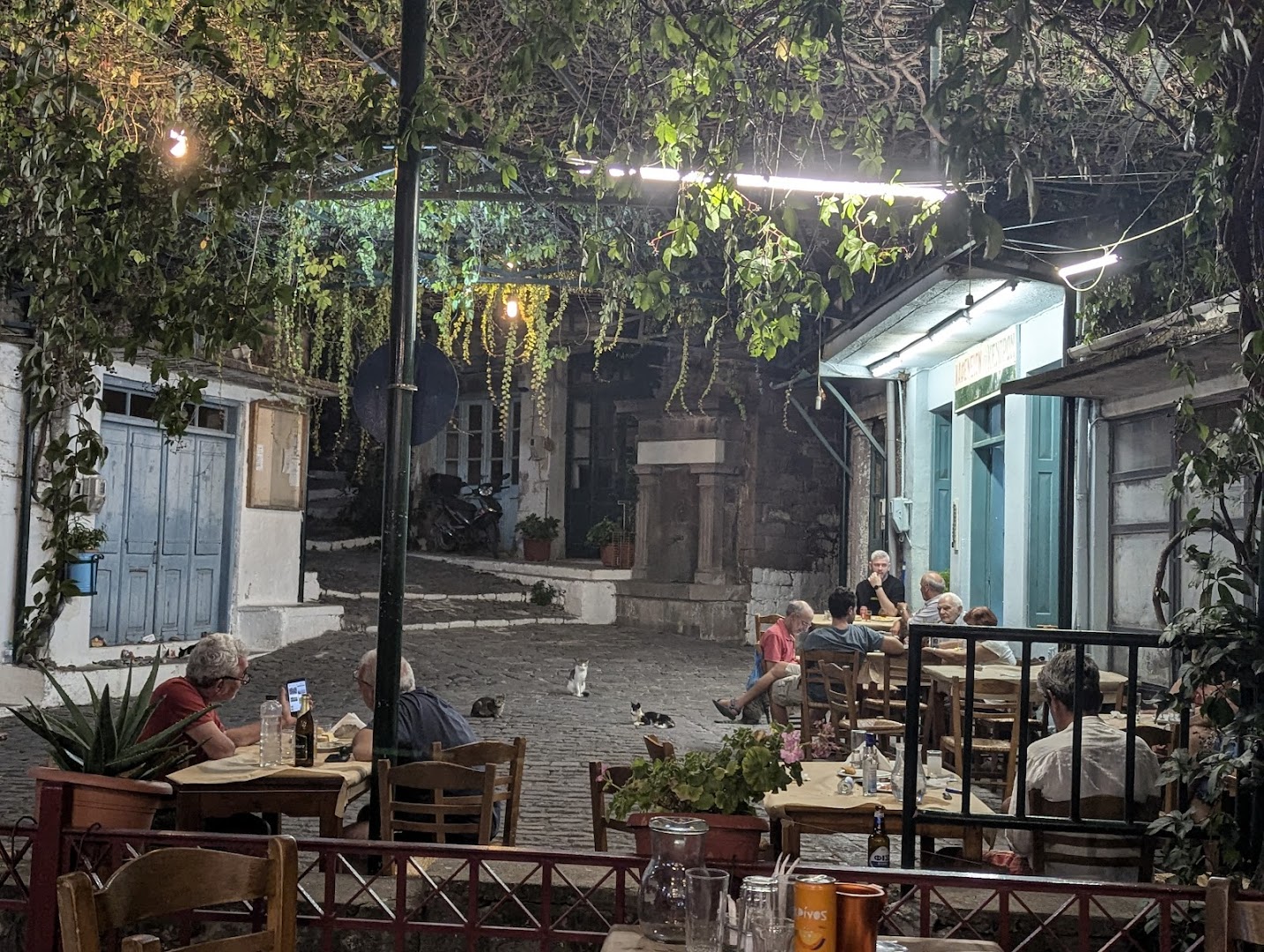 Kafeneio to Kentro