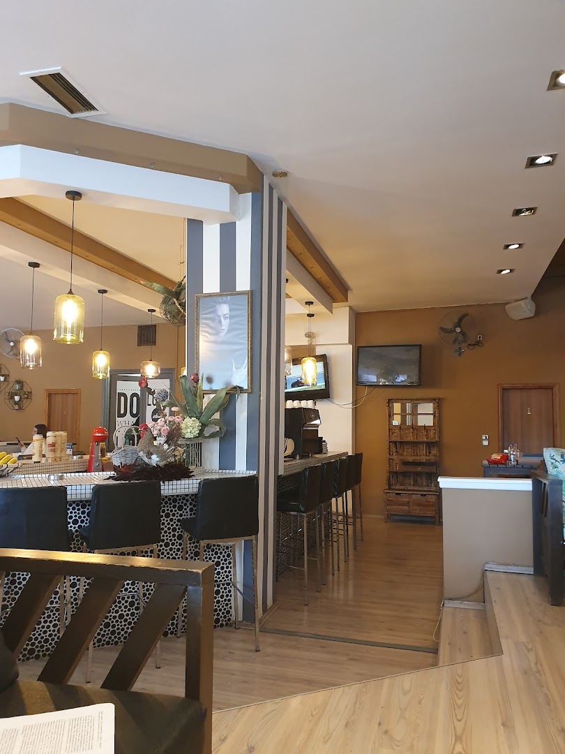 Love Cafe-Bar