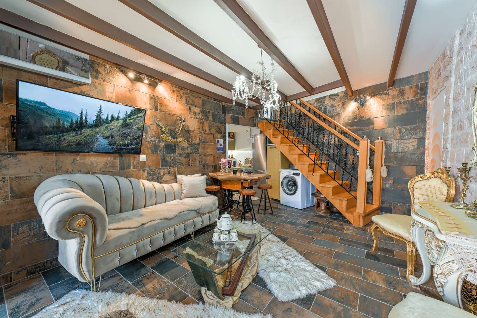 MCM Luxury & Traditional House