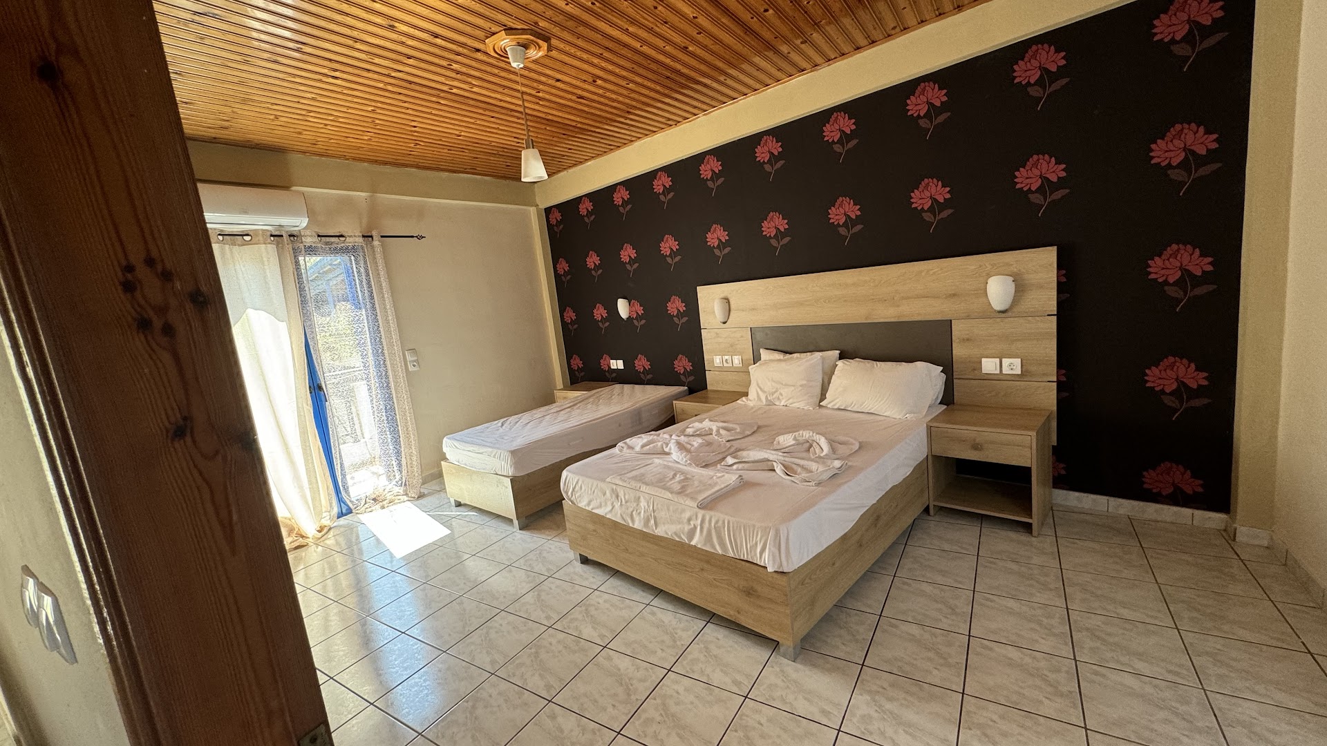 Parthenon Studio & Apartment