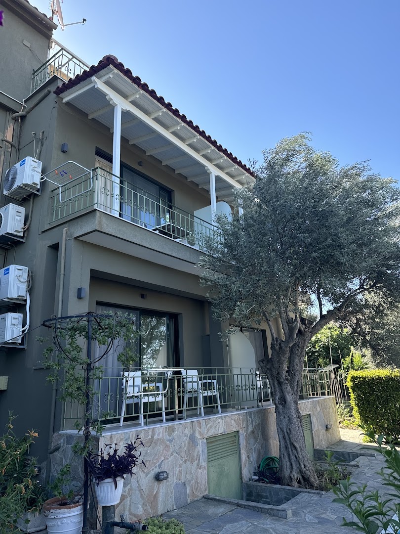 Rooms & Apartments Ampoulos