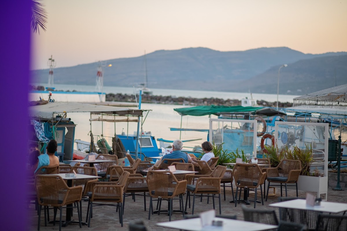 Tolis Bar