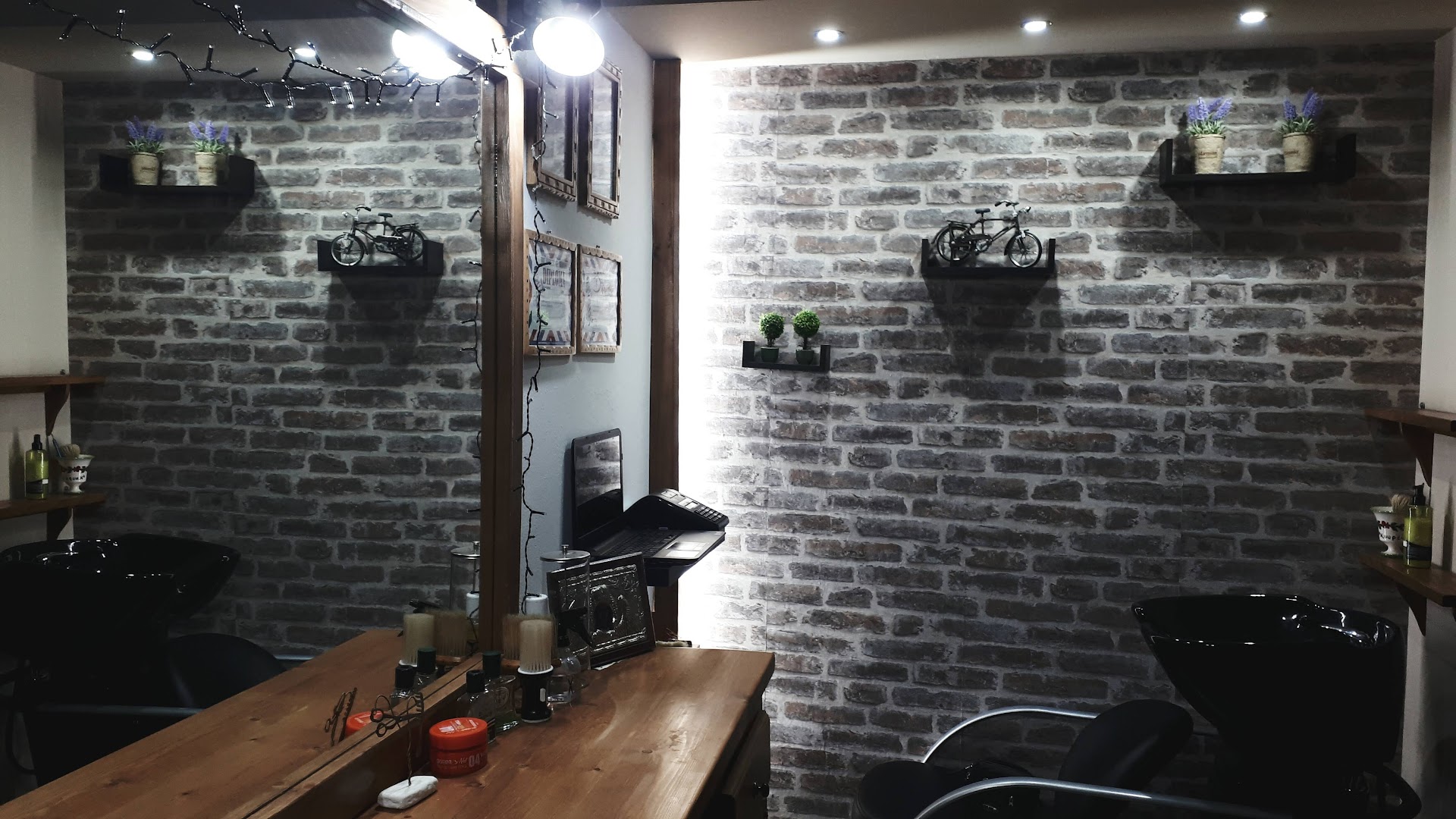 Tzanis Barber Shop