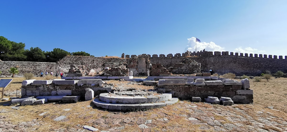 Ruins (39.1117, 26.5615)