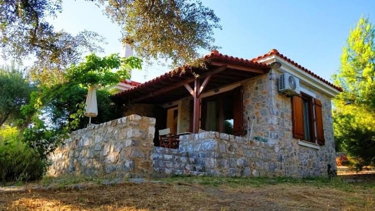 Seafront Stone House in Olive Grove